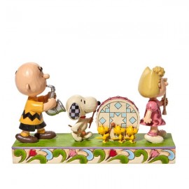 H Παρέλαση των Peanuts  Charlie Brown, Sally, Snoopy και Woodstock